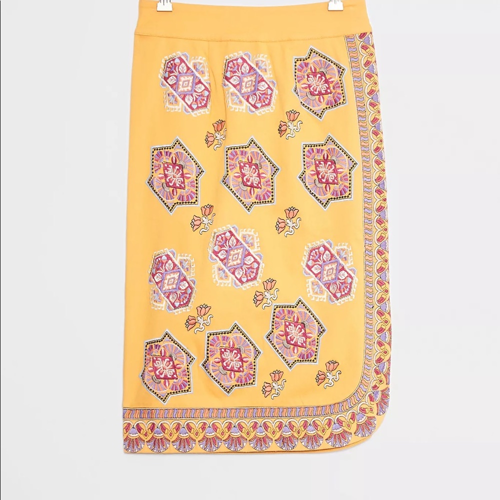 NWT-Anthropologie RARE Embroidered Krissy skirt Size 6
